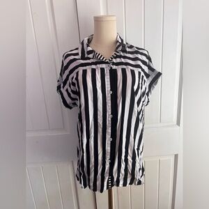 Jane and Delancey Striped Black and White Buttons Down Shirt Size Medium NWT